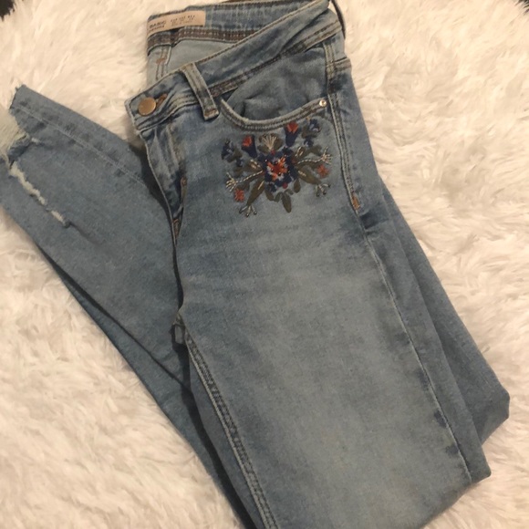 Zara Skinny Mid Rise Floral Embroidered Jeans - Picture 5 of 8